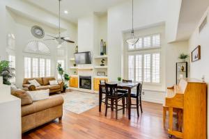 Photo de la galerie de l'établissement Dine Al Fresco Family Retreat in Horizon City!, à Horizon City