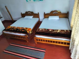 Postel nebo postele na pokoji v ubytování Madan Homestay