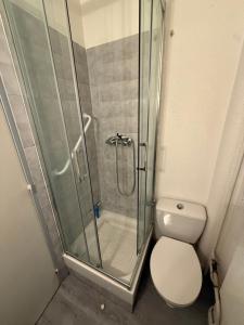 Et badeværelse på Studio residence, Le Provence