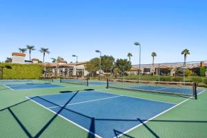 Εγκαταστάσεις για τένις ή/και σκουός στο Casita 86153 - Sofa sleeper only ή εκεί κοντά