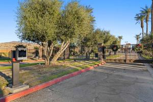 Φωτογραφία από το άλμπουμ του Casita 86153 - Sofa sleeper only σε Κοατσέλα