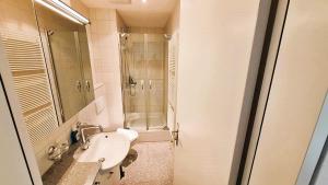 Koupelna v ubytování Amazing Apartments, heart of Zurich Old Town Glocken - Self Checkin