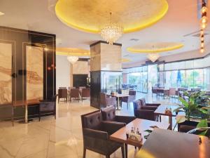 Χώρος καθιστικού στο 5 STAR FACILITIES/WALKING DISTANCE TO AMENITIES AND THE BEACH +79 φωτογραφίες
