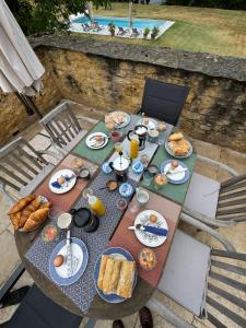 a table with breakfast foods and drinks on it at Par La Rivière in La Roque-Gageac