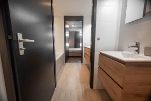 a bathroom with a toilet and a sink and a mirror at Zuiderzeestate 35, prachtig appartement aan het IJsselmeer in Makkum +37 photos