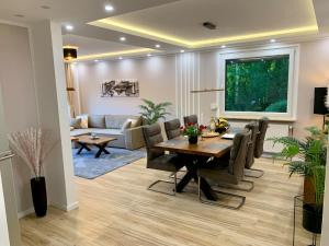 a living room with a dining table and a couch at Bergliebe 5 mit großer Terrasse, Tiefgarage & Lift in Bad Harzburg