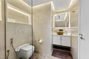 Luxury Apt DIFC, XL Layout, Pool, Gym, Skyline Viewにあるバスルーム