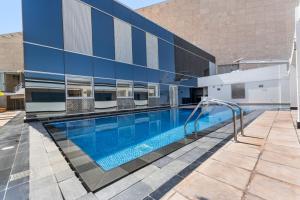 Luxury Apt DIFC, XL Layout, Pool, Gym, Skyline Viewの敷地内または近くにあるプール