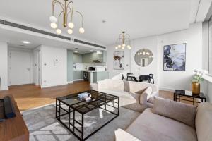 Luxury Apt DIFC, XL Layout, Pool, Gym, Skyline Viewにあるシーティングエリア