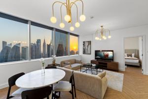 Luxury Apt DIFC, XL Layout, Pool, Gym, Skyline Viewにあるテレビまたはエンターテインメントセンター