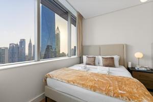 Luxury Apt DIFC, XL Layout, Pool, Gym, Skyline Viewにあるベッド