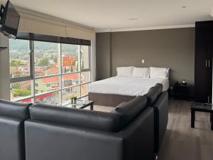 Postel nebo postele na pokoji v ubytování Gaviota Apartments & Suites