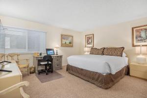 a bedroom with a bed and a desk with a computer at Ocean Infinity - DMBC727B in Solana Beach +43 photos