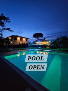 Bazén v ubytování Airone Pisa Hotel Ristorante nebo v jeho okolí
