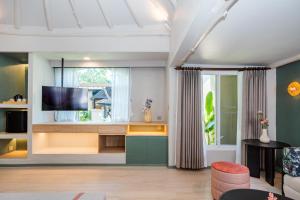 TV a/nebo společenská místnost v ubytování Davinia Hua Hin Resort