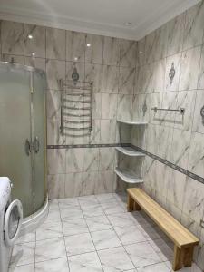 Et badeværelse på Figaro Apartmanok