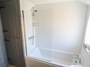 Ένα μπάνιο στο Madje Apartment +23 φωτογραφίες