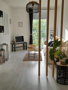 a living room with a couch and a table at Perigueux T2 proche du quartier historique in Périgueux