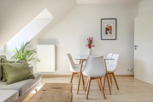 Ein Sitzbereich in der Unterkunft Home by Doni I serviced apartments I ruhig I zentral nahe RMCC, Staatsheater & Landtag