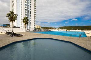 Bazen v nastanitvi oz. blizu nastanitve Lovely 2-2 Condo with the best view of Puerto Rico