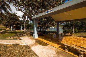 Vrt pred nastanitvijo Lovely 2-2 Condo with the best view of Puerto Rico