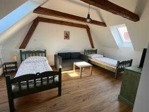Voodi või voodid majutusasutuse Apartmány Statek Bezdědice toas