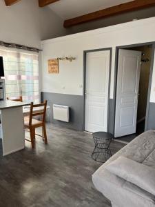 a living room with a bed and a table at Charmante maisonnette 4pers in Canet