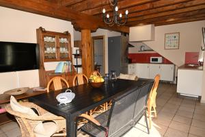 a kitchen and dining room with a table and chairs at La Palombrera in Treceño