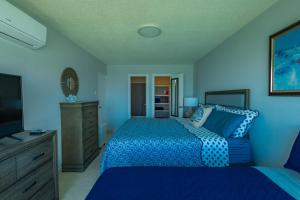 Postelja oz. postelje v sobi nastanitve Lovely 2-2 Condo with the best view of Puerto Rico