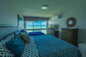 Postelja oz. postelje v sobi nastanitve Lovely 2-2 Condo with the best view of Puerto Rico