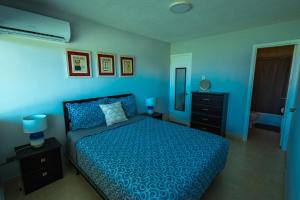 Postelja oz. postelje v sobi nastanitve Lovely 2-2 Condo with the best view of Puerto Rico