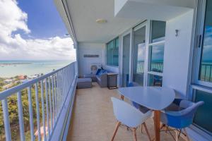 Balkon oz. terasa v nastanitvi Lovely 2-2 Condo with the best view of Puerto Rico
