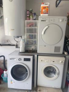 a laundry room with a washing machine and a washer at Le petit studio in Calonge