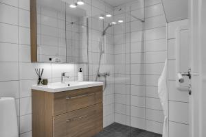 Koupelna v ubytování Amazing Tromsø city apartment with free parking and lovely city views!