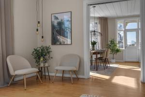 Posezení v ubytování Amazing Tromsø city apartment with free parking and lovely city views!