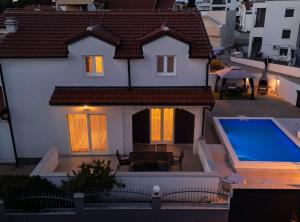 Bazén v ubytování Holiday Home Sea nebo v jeho okolí