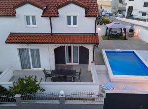 Bazén v ubytování Holiday Home Sea nebo v jeho okolí