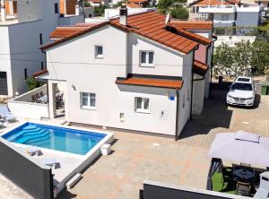 Bazén v ubytování Holiday Home Sea nebo v jeho okolí