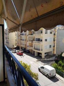 Το κτήριο όπου στεγάζεται  το διαμέρισμα