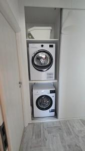 a washer and dryer in a small room at Happy Architect in Cisnădie +6 photos