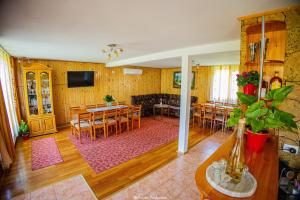 a living room with a table and a dining room at Casa de Vacanta Hanes in Pianu de Sus