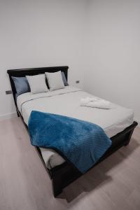 Postel nebo postele na pokoji v ubytování Loft moderno de lujo junto a UTPL