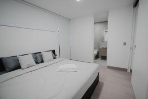 Postel nebo postele na pokoji v ubytování Loft moderno de lujo junto a UTPL
