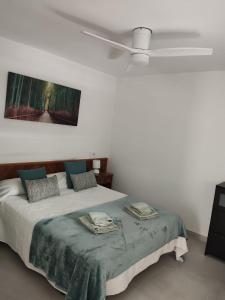 Ein Bett oder Betten in einem Zimmer der Unterkunft Cala Ferrera HOME&ME