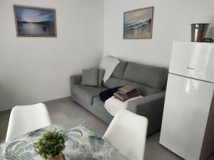 Ein Sitzbereich in der Unterkunft Cala Ferrera HOME&ME