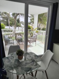 Ein Balkon oder eine Terrasse in der Unterkunft Cala Ferrera HOME&ME