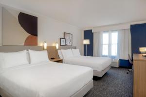 Postel nebo postele na pokoji v ubytování Spark by Hilton Orangeburg + 17 fotografií