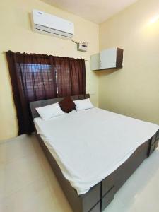 a bedroom with a large bed with a air conditioner at The Heaven - Farms & Resorts in Ānakhol