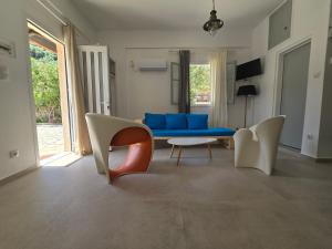 A television and/or entertainment centre at Koukouapartments & Suites