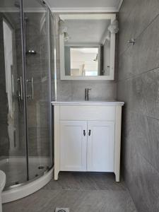 A bathroom at Koukouapartments & Suites